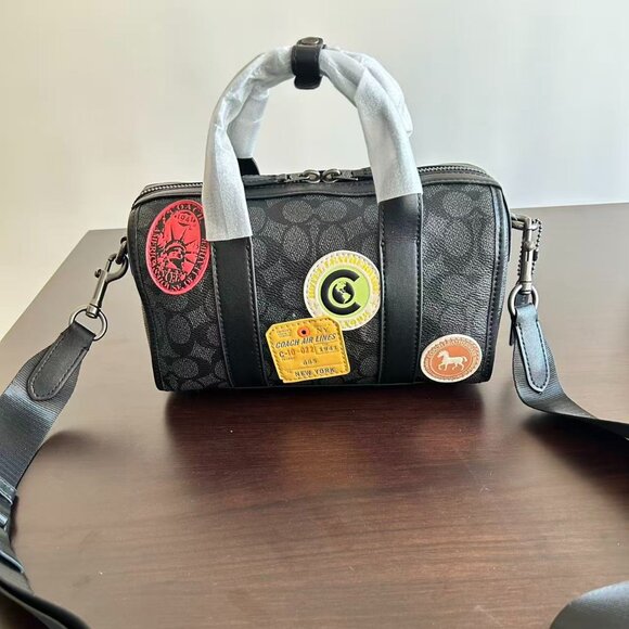 Coach men's pillow bag, size 24 x 14 x 11cm - Picture 5 of 8